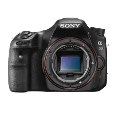 Czarna lustrzanka Sony a58 bez obiektywu, z widocznym sensorem.
