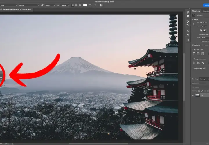 Jak zrobic ramke w Photoshop? Czerwona strzałka wskazuje narzędzie tekstowe, które jest pierwszym krokiem do dodania tekstu i stworzenia ramki.
