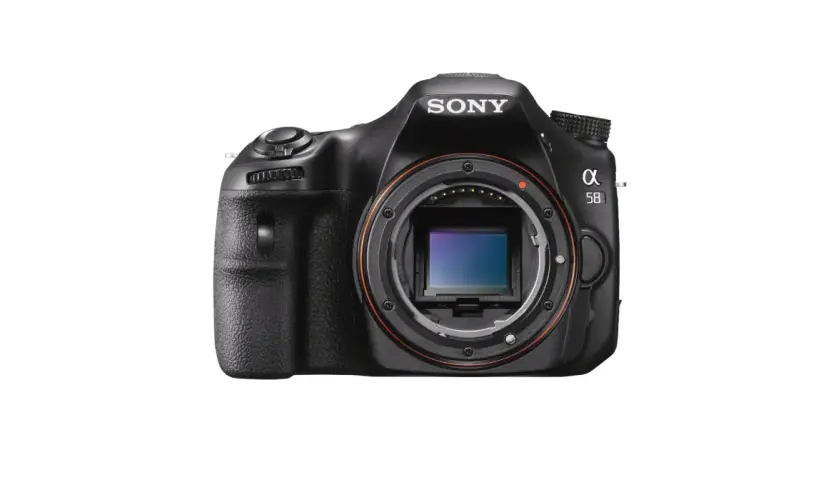 Czarna lustrzanka Sony a58 bez obiektywu, z widocznym sensorem.