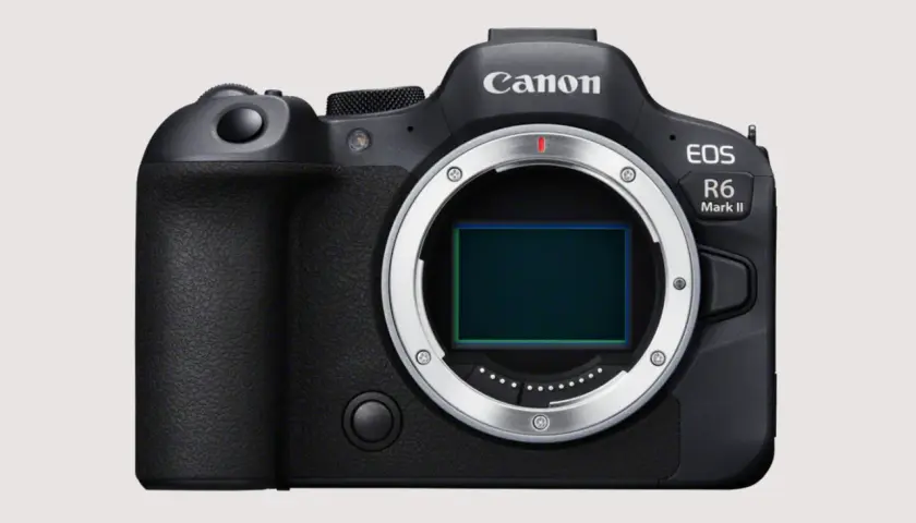 Czarny aparat Canon EOS R6 Mark II. Zastanawiasz się, jaki aparat lustrzanka wybrać? Ten model to świetny wybór.