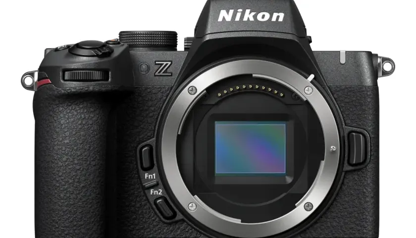 Nikon Z5 – doskonały aparat dla początkujących. Bezlusterkowiec z bagnetem Z, idealny do nauki fotografii.