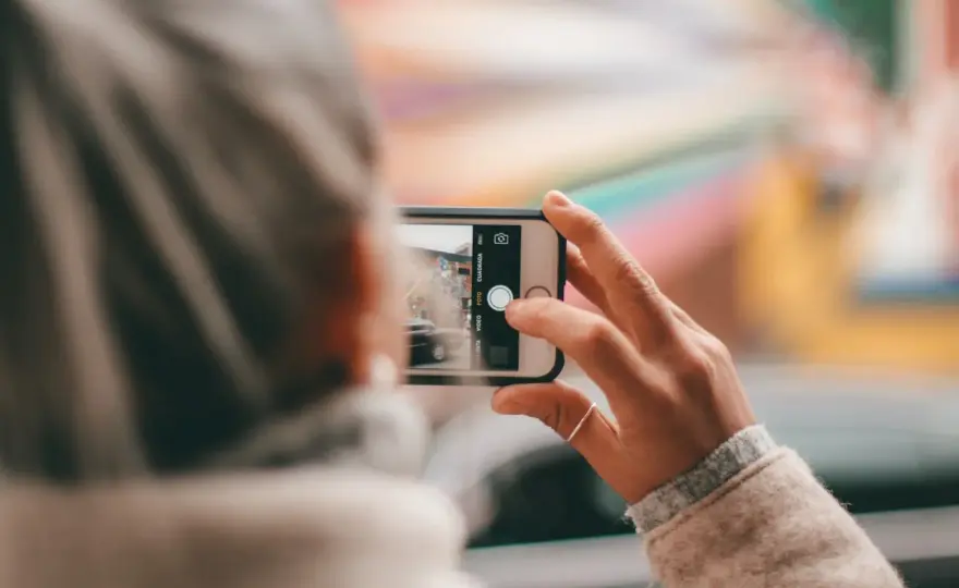 Jak czyścić aparat w telefonie? Bezpieczne triki na idealne zdjęcia