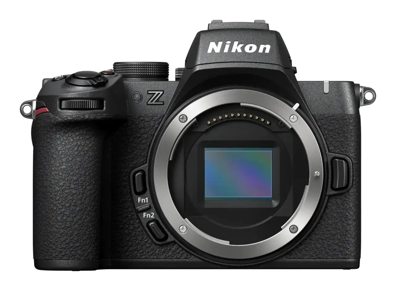 Nikon Z5 – doskonały aparat dla początkujących. Bezlusterkowiec z bagnetem Z, idealny do nauki fotografii.
