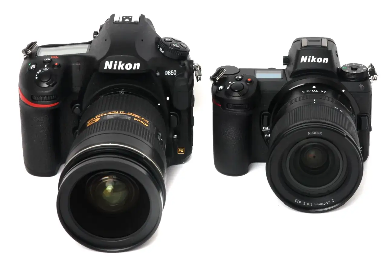 Dwie lustrzanki Nikon: D850 z obiektywem 24-70mm f/2.8 i bezlusterkowiec Z z obiektywem 24-70mm f/4.
