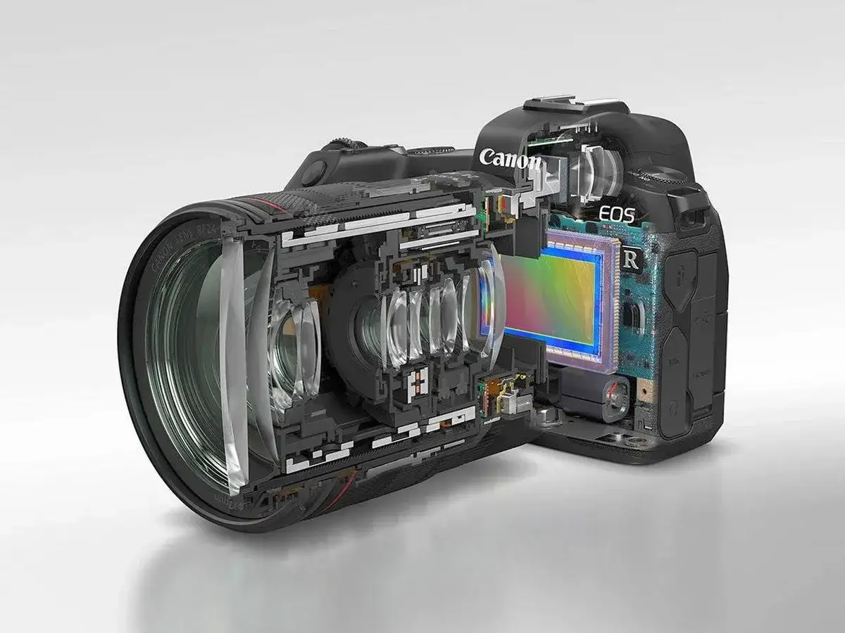 Przekrój aparatu lustrzanka Canon EOS R. Zastanawiasz się, aparat lustrzanka jaki wybrać? Zobacz wnętrze!